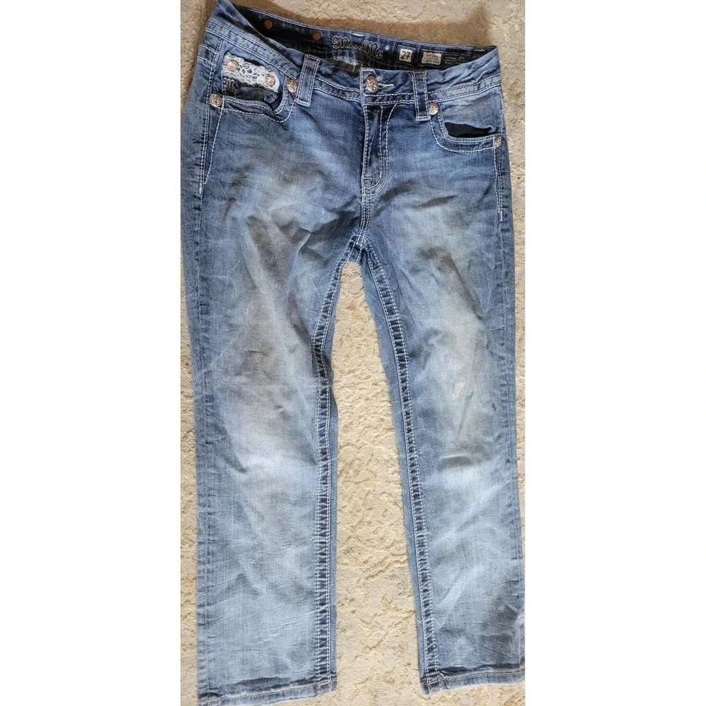Miss Me Curvy Crop Jeans 27 Medium Wash Lace Rhinestone‎ Embellished Mid Rise